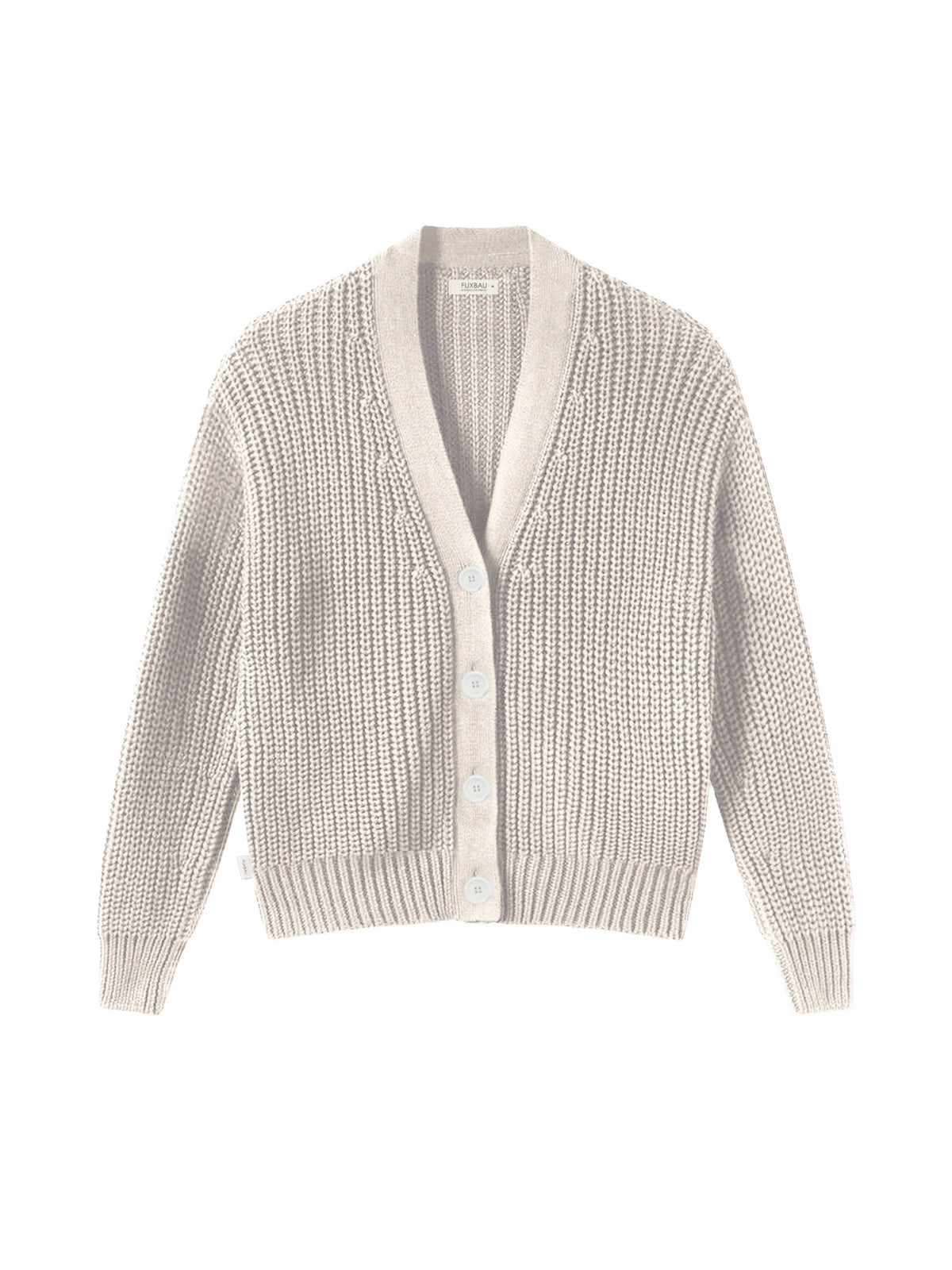 FUXBAU 4Seasons Frauen Strickjacke in beigemeliert aus 100% GOTS zertifizierter Biobaumwolle. Gefertigt in Italien und gertragen von einer jungen Frau am Strand in Portugal.
