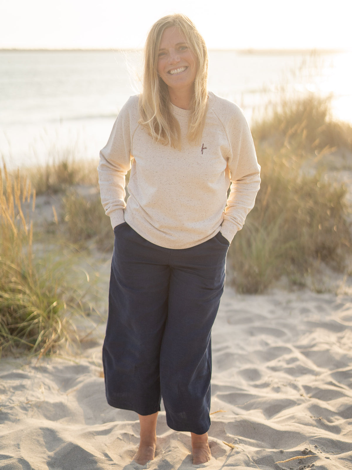 Fair Fashion Frauen Leinenhose von FUXBAU in navy aus 100% Leinen Made in Portugal.