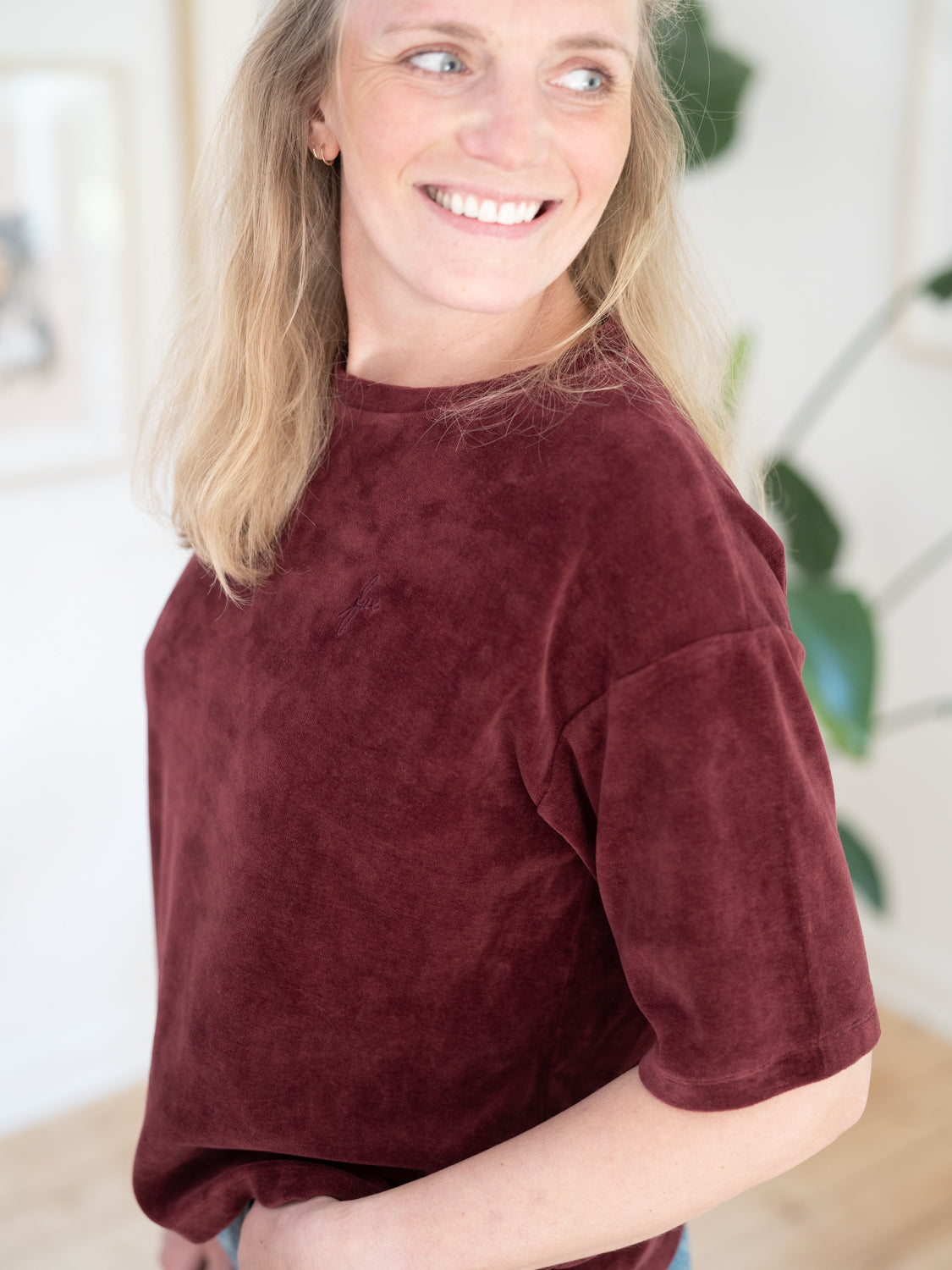 Nachhaltiges Fair Fashion fux Samt T-Shirt aus GOTS zertifizierter Biobaumwolle Made in Portugal in Bordeaux.