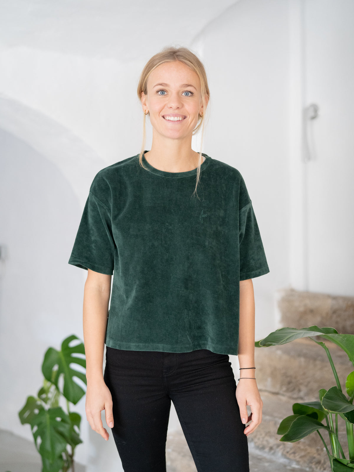 Fair Fashion FUXBAU Frauen Samt T-Shirt in grĂŒn aus 100% extra weicher GOTS zertifizierter Biobaumwolle