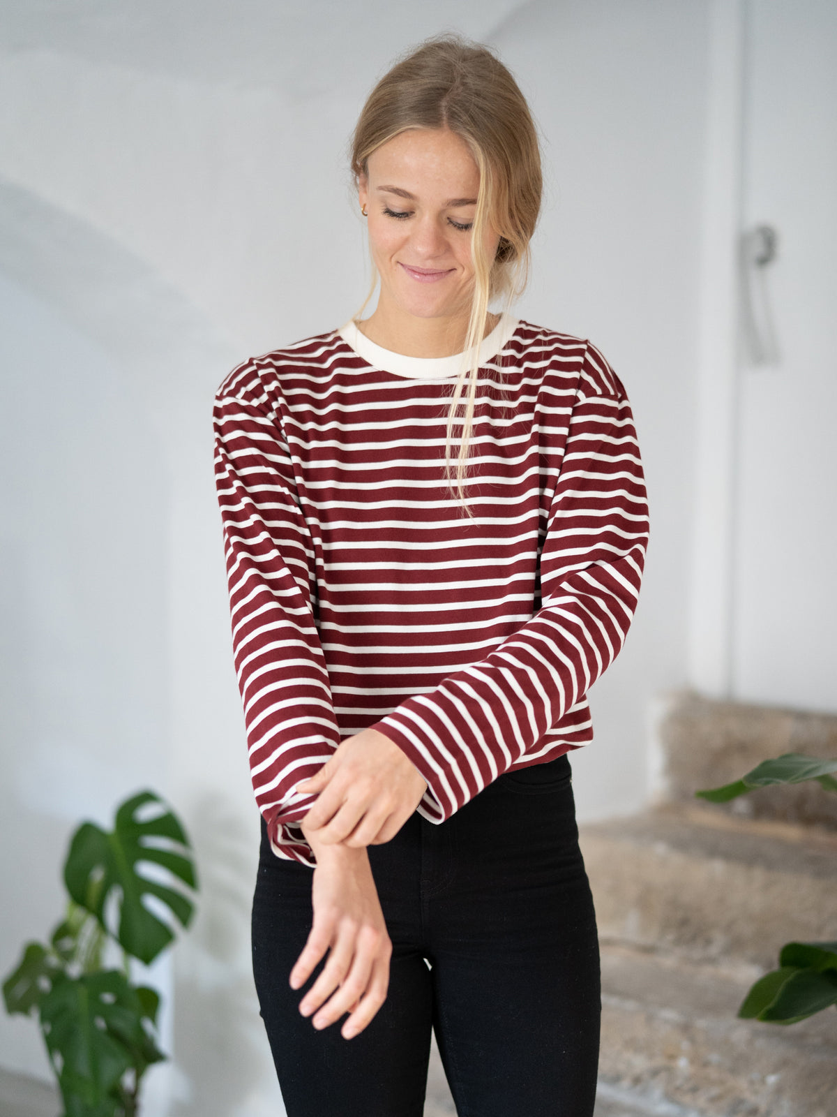 FUXBAU Fair Fashion Frauen Streifen Longsleeve in creme bordeaux aus 100% GOTS zertifizierter Biobaumwolle.