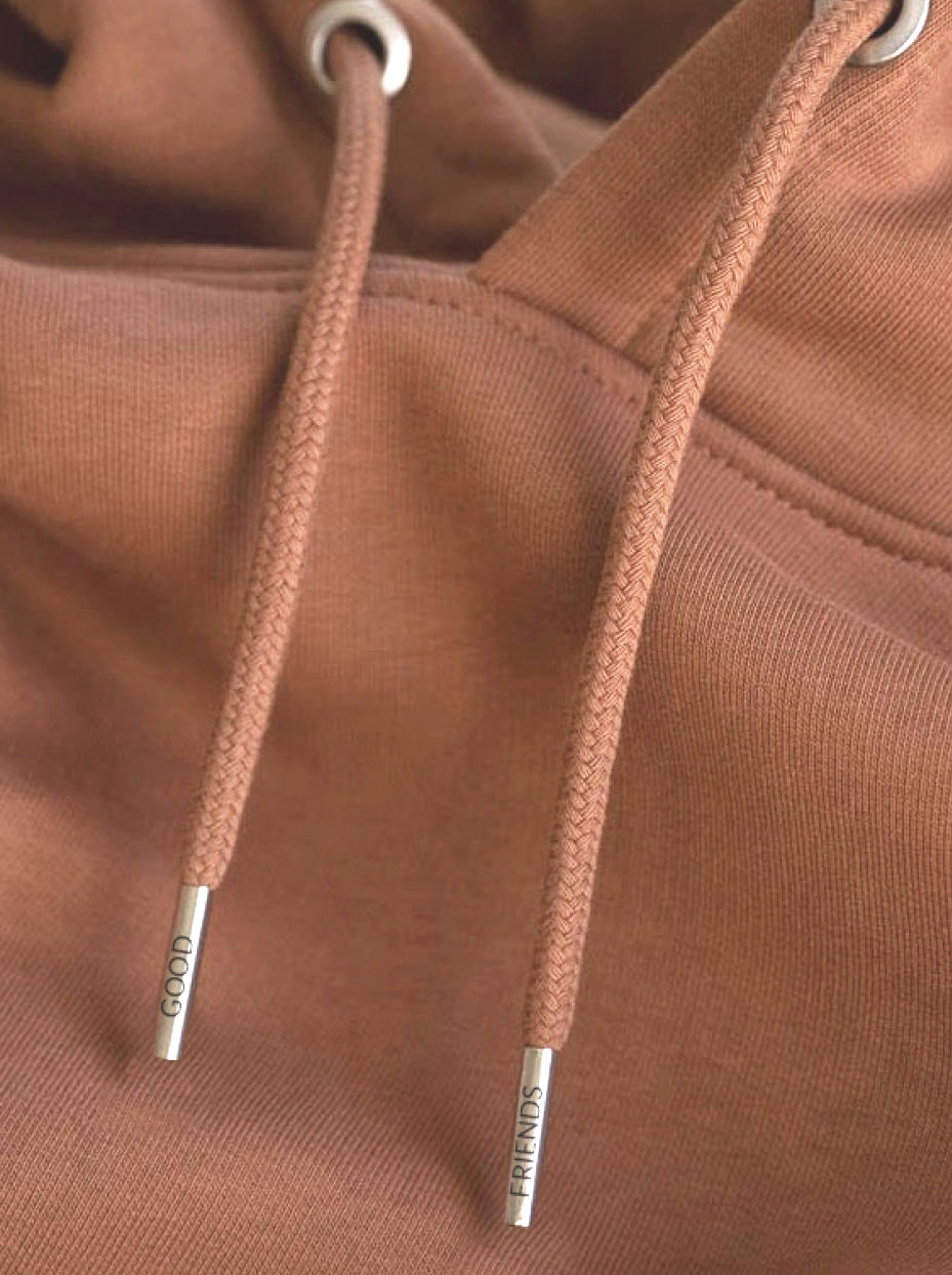 Veredelung unserer Hoodies mit Good Friends Metallenden der Kordeln