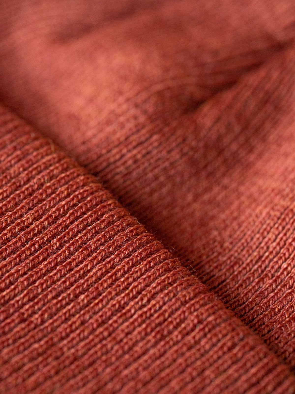 Fair Fashion Merino Strickmütze von FUXBAU aus 100% GOTS zertifizierter Wolle Made in Germany in der Farbe Herbstorange.