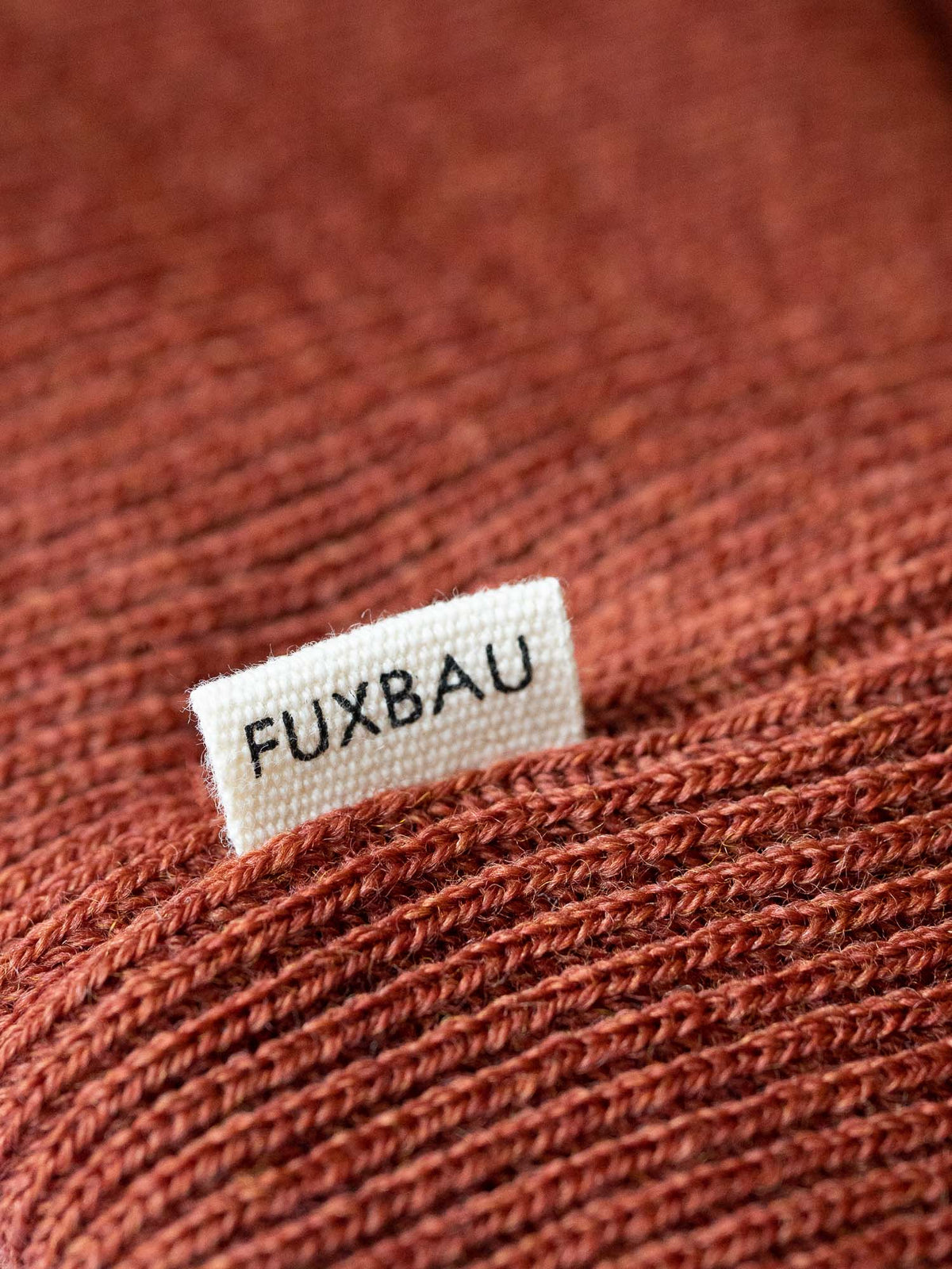 Fair Fashion Merino Strickmütze von FUXBAU aus 100% GOTS zertifizierter Wolle Made in Germany in der Farbe Herbstorange.