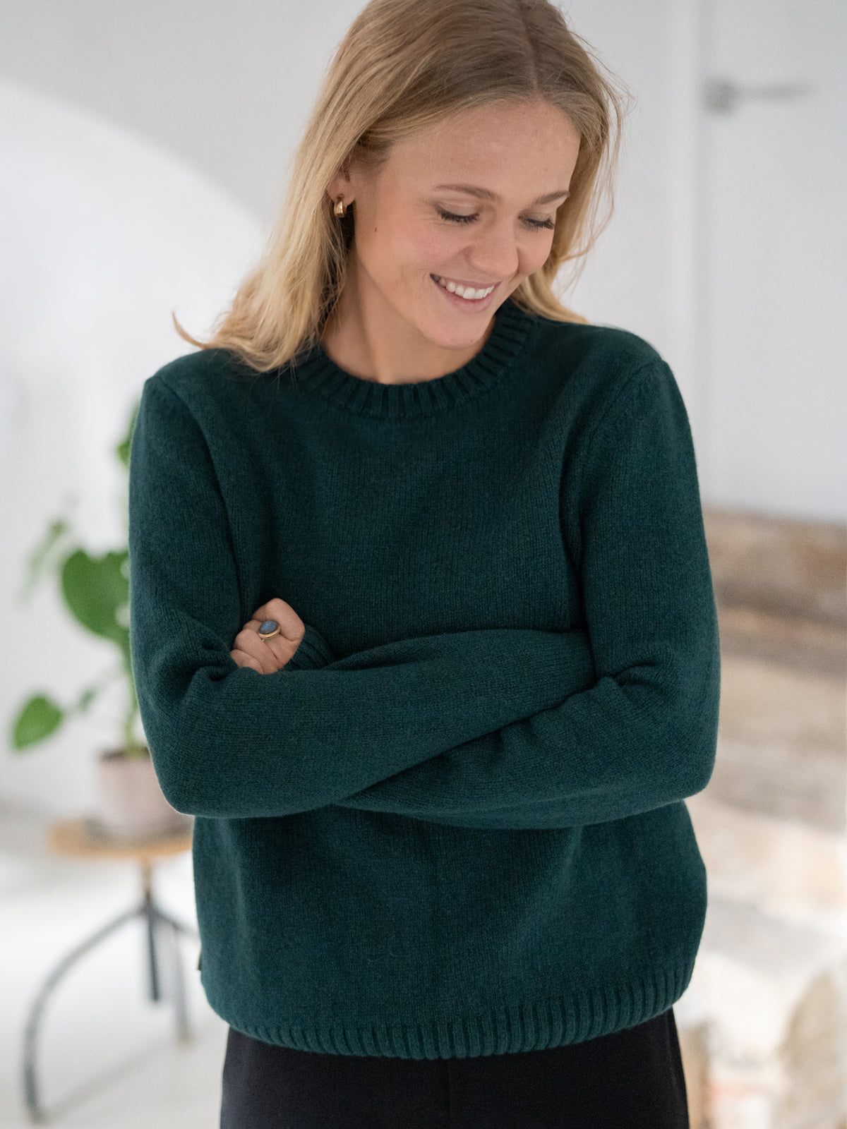 FUXBAU Fair Fashion Merino Strickpullover Made in Germany aus 100% superfeiner Merino Schurwolle in grün.