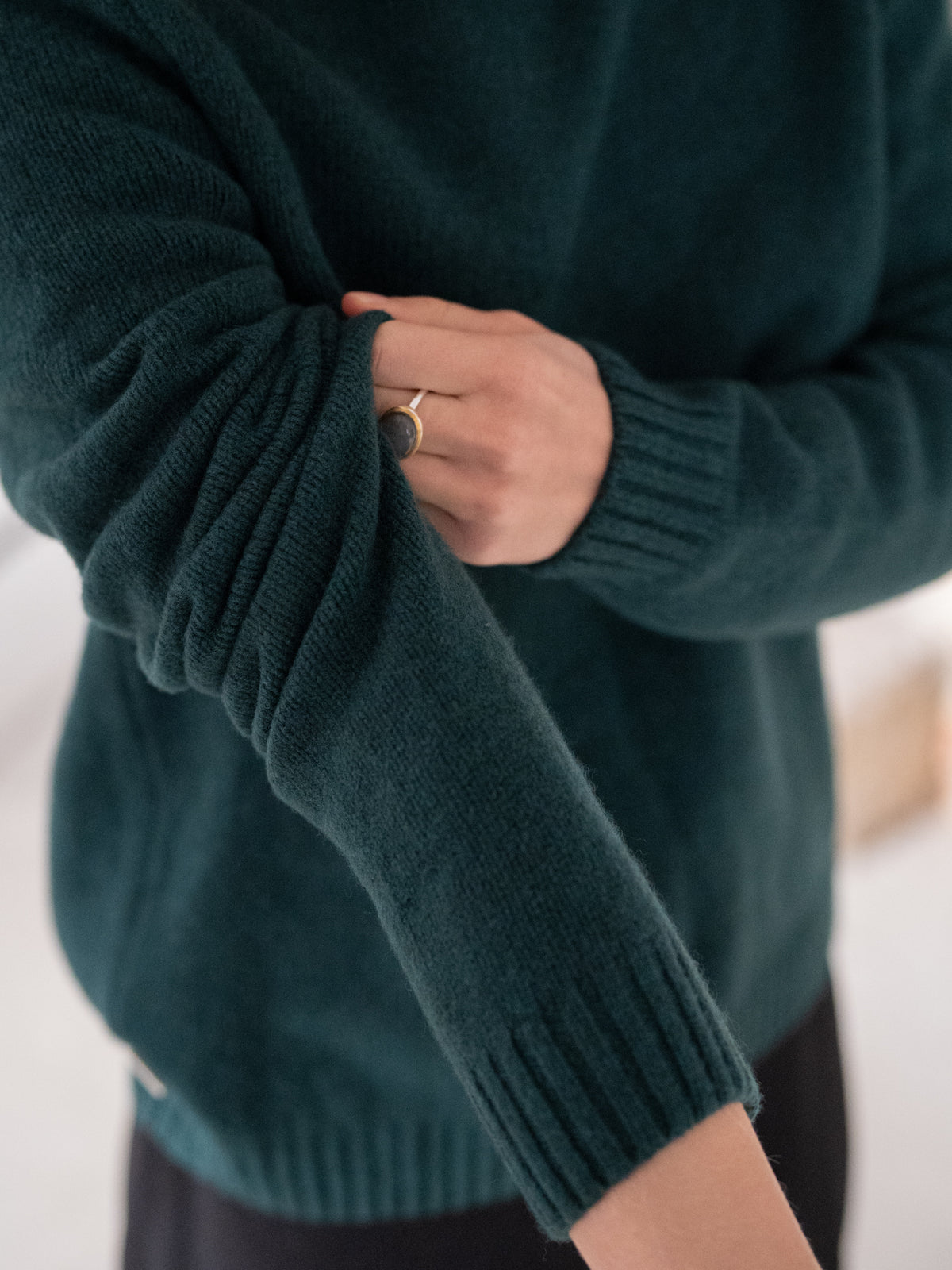 FUXBAU Fair Fashion Merino Strickpullover Made in Germany aus 100% superfeiner Merino Schurwolle in grĂŒn.