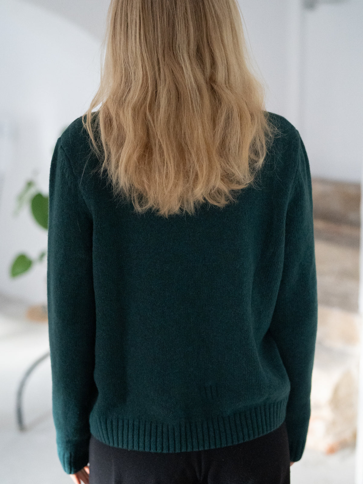 FUXBAU Fair Fashion Merino Strickpullover Made in Germany aus 100% superfeiner Merino Schurwolle in grĂŒn.