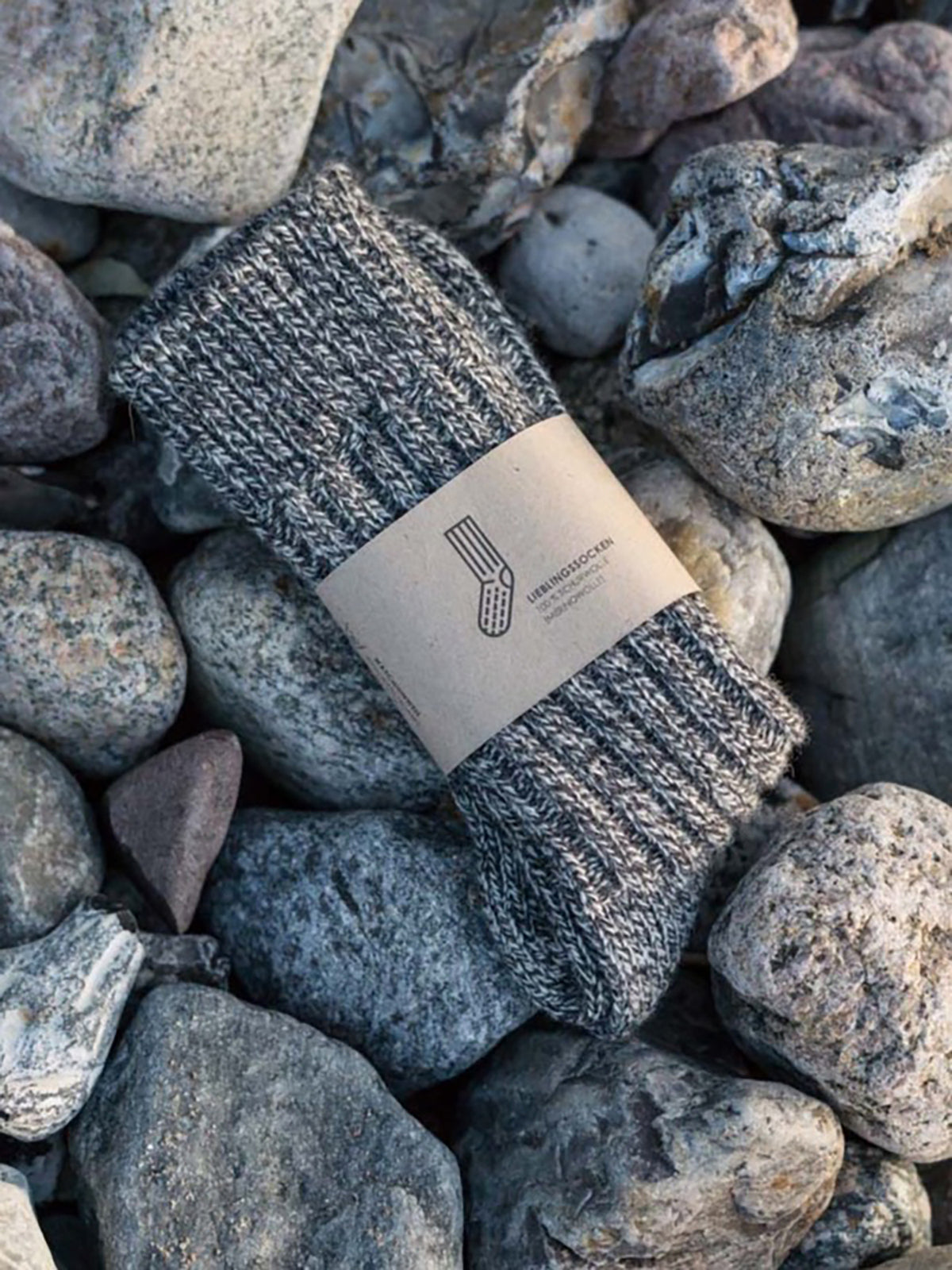 Verpackung unserer FUXBAU Wollsocken in graumeliert aus 100% Wolle