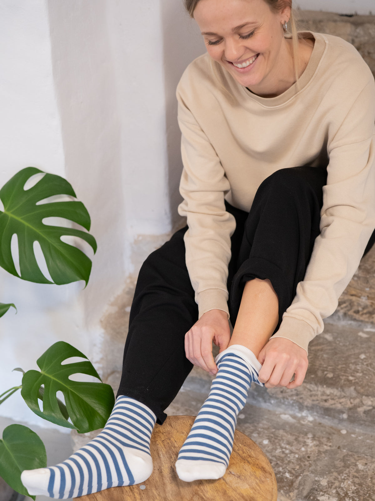 Fair Fashion Unisex Socken von FUXBAU in cremeweiss blau gestreift im 2er Pack aus 100% Biobaumwolle.