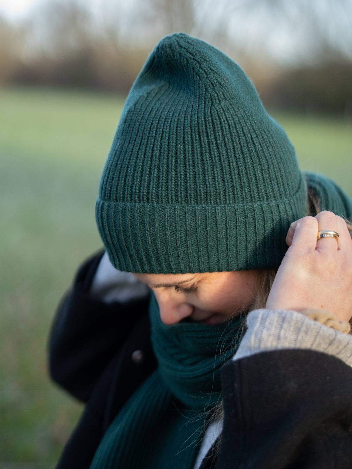 Grüne Merino Beanie für Frauen aus reiner Merinowolle – fair hergestellt in Italien