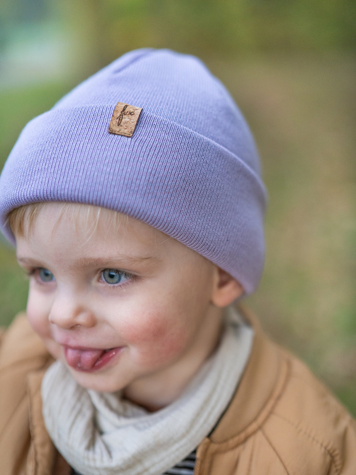FUXBAU Kinder Merino Kork Beanie in Lavendel â weiche, natĂŒrliche WollmĂŒtze mit Korkpatch, fair produziert