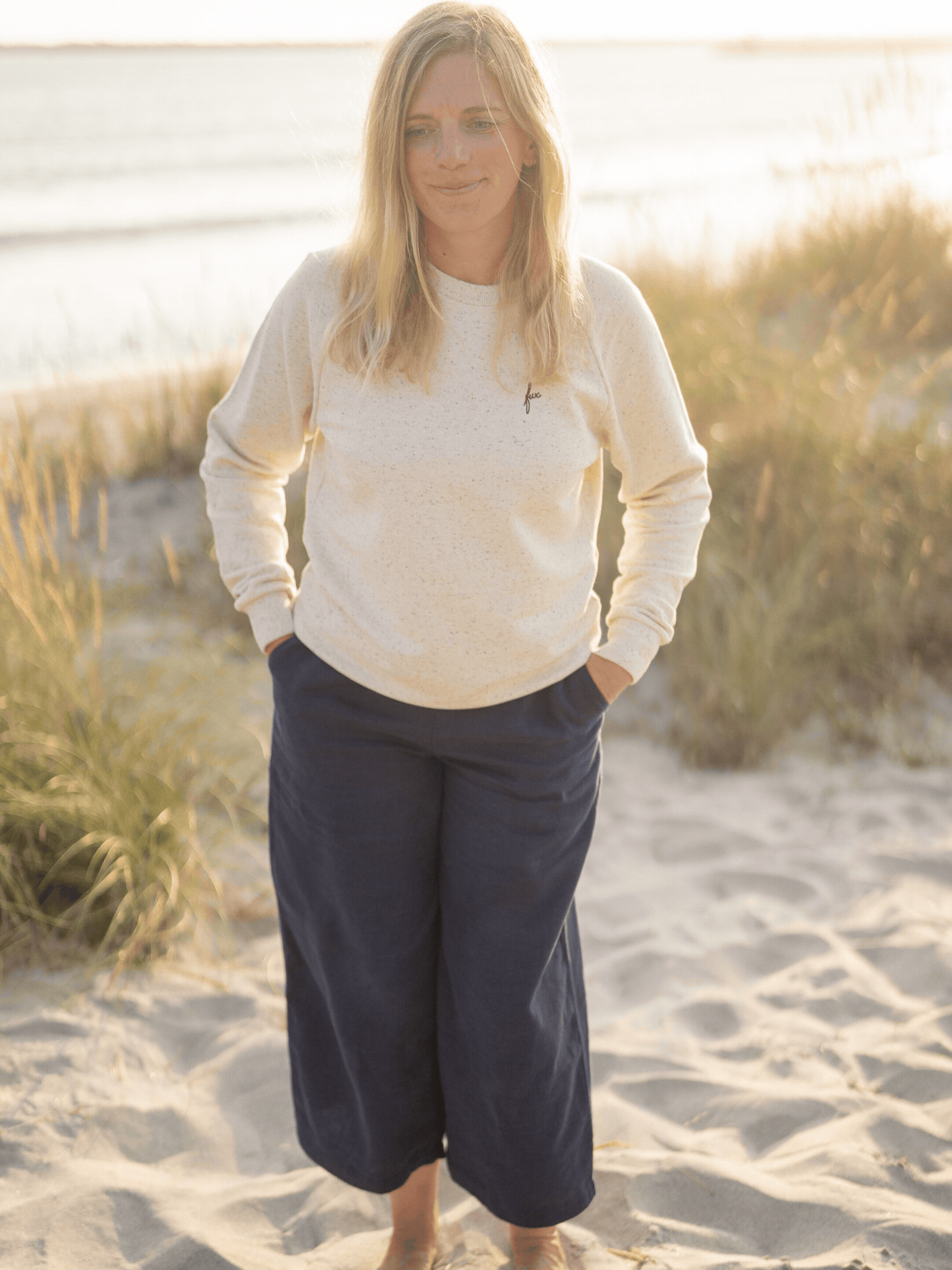 Fair Fashion Frauen Leinenhose von FUXBAU in navy aus 100% Leinen Made in Portugal.