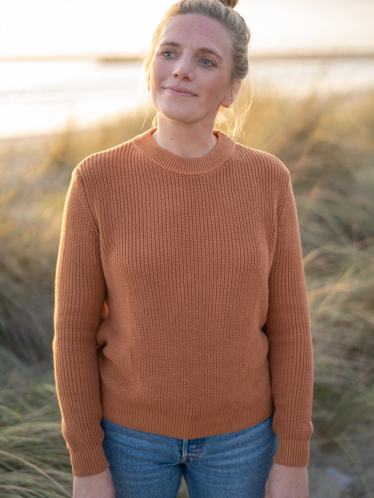 FUXBAU Fair Fashion 4Seasons Strickpullover in rostbraun aus Biobaumwolle Made in Italy.