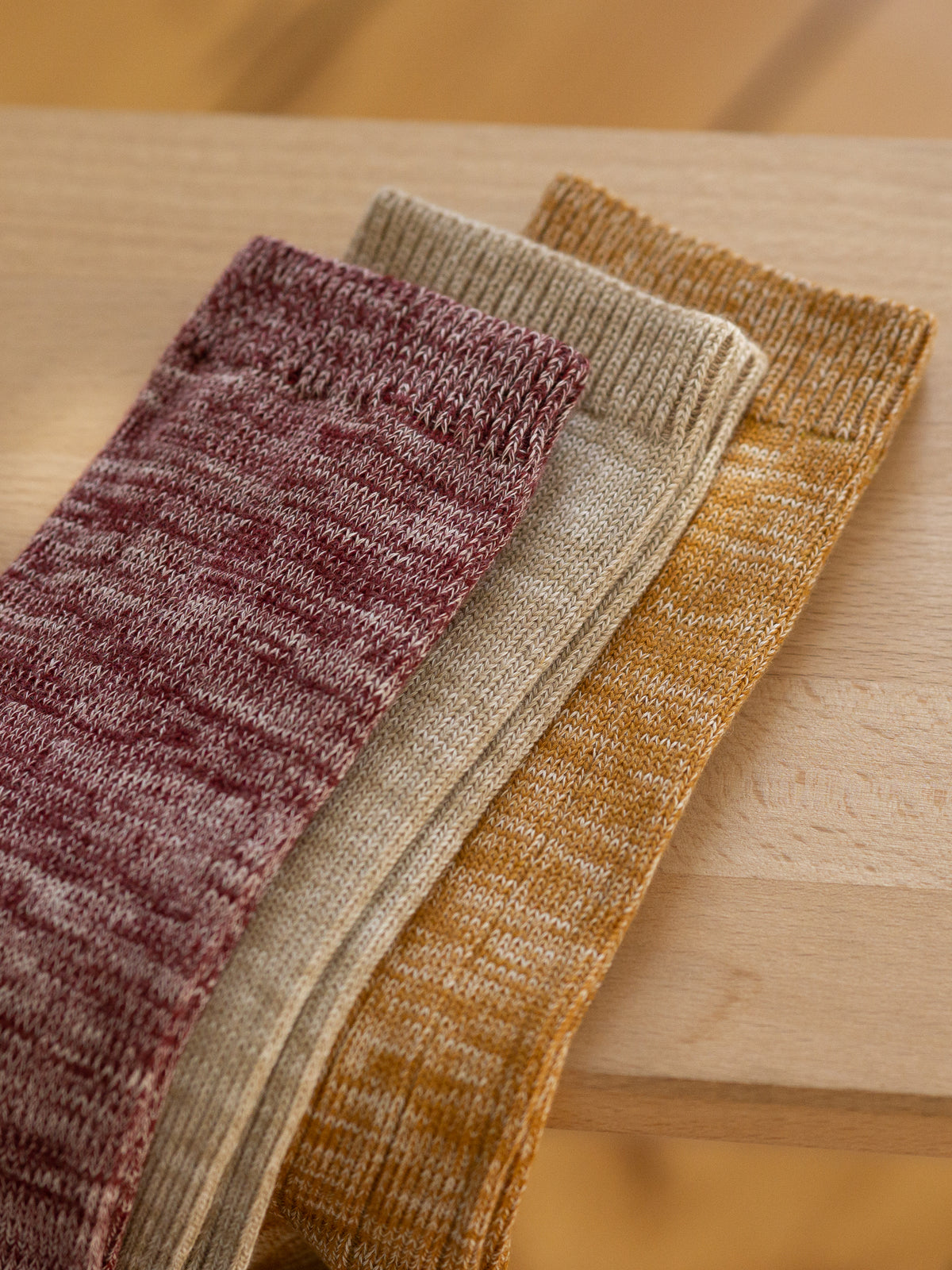 Fair hergestellte FUXBAU Socken in senfgelb, beige und bordeaux meliert aus GOTS zertifizierter Biobaumwolle