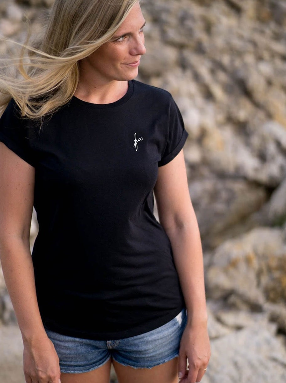 Isi trÀgt unser Frauen fux T-Shirt in schwarz aus Biobaumwolle