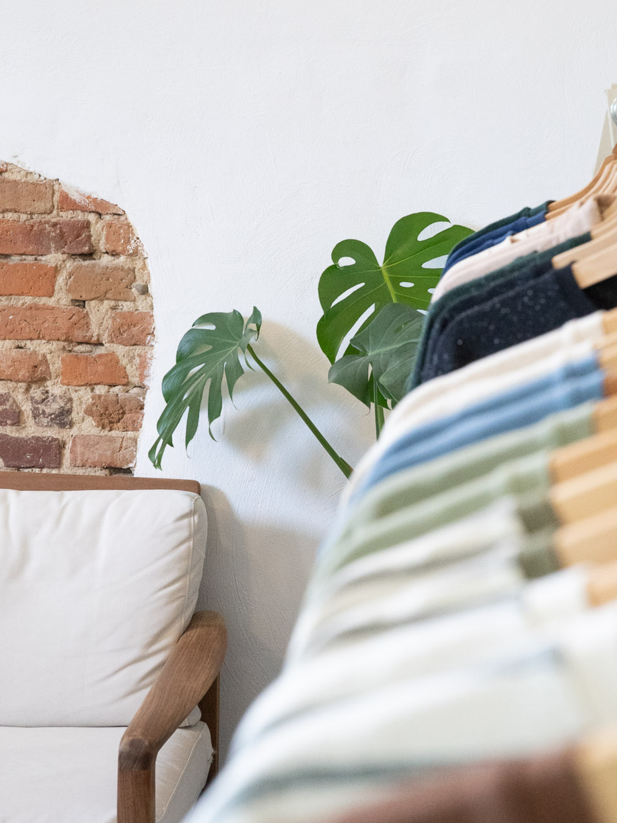 Nachhaltige und faire Kleidung von FUXBAU im Angebot