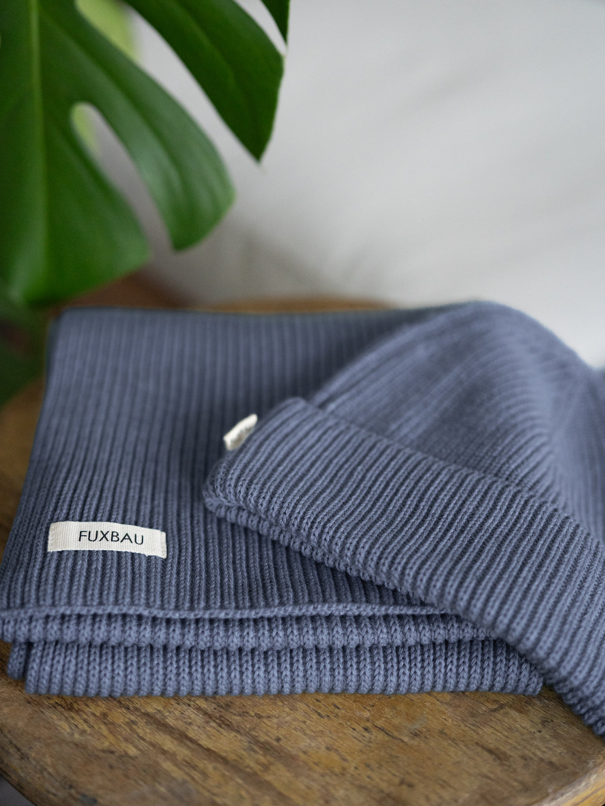 4Seasons Strickmütze und Strickschal in Blaugrau aus 100 % Bio-Baumwolle, GOTS-zertifiziert, Made in Italy
