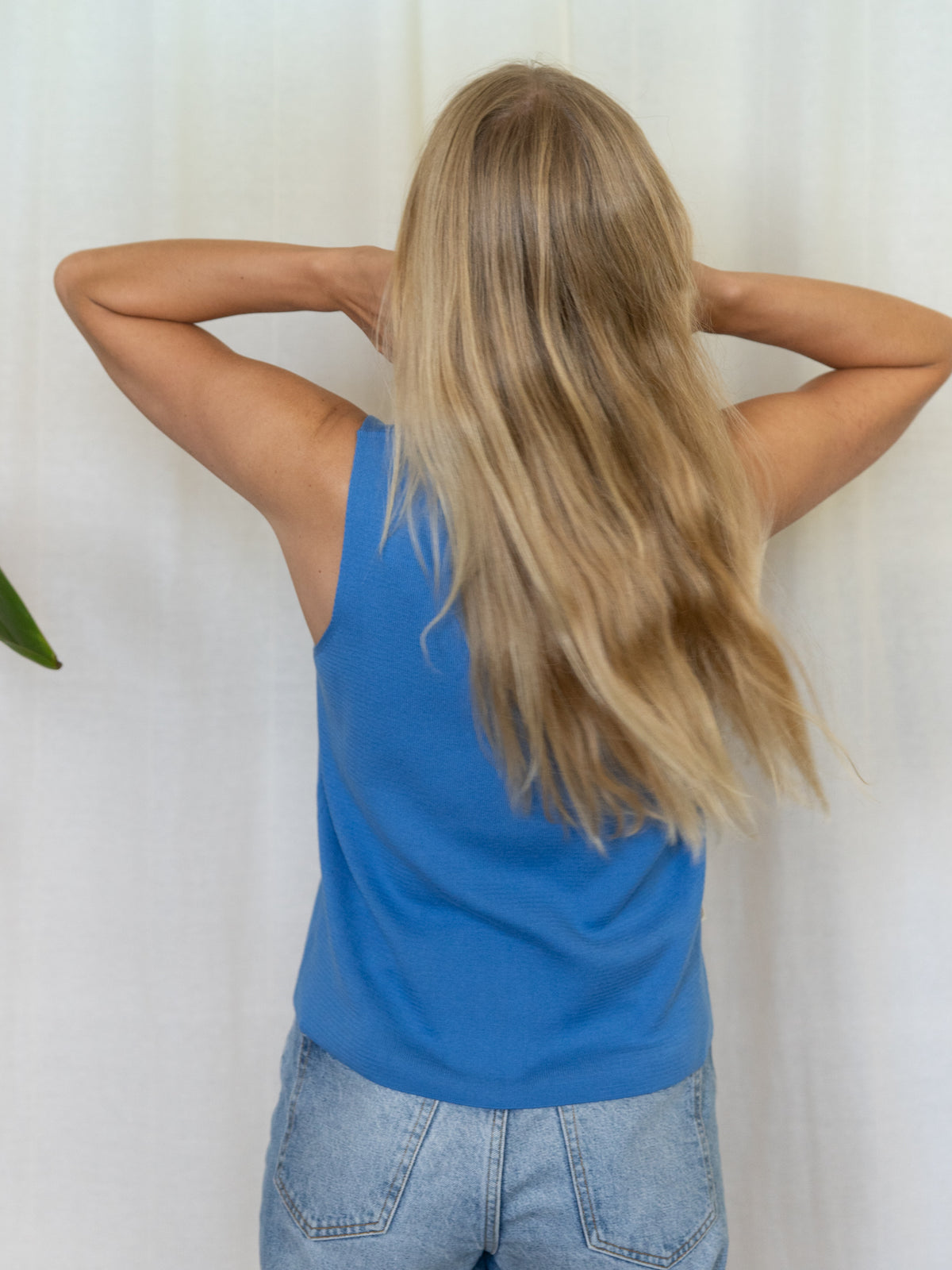 FUXBAU Damen Stricktop blau Rückenansicht aus Bio-Baumwolle