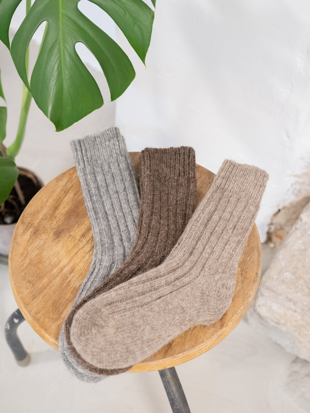 Alpaka Schafswollesocken in grau, beige und braun. Made in Portugal. Kuschelig, warm und weich.