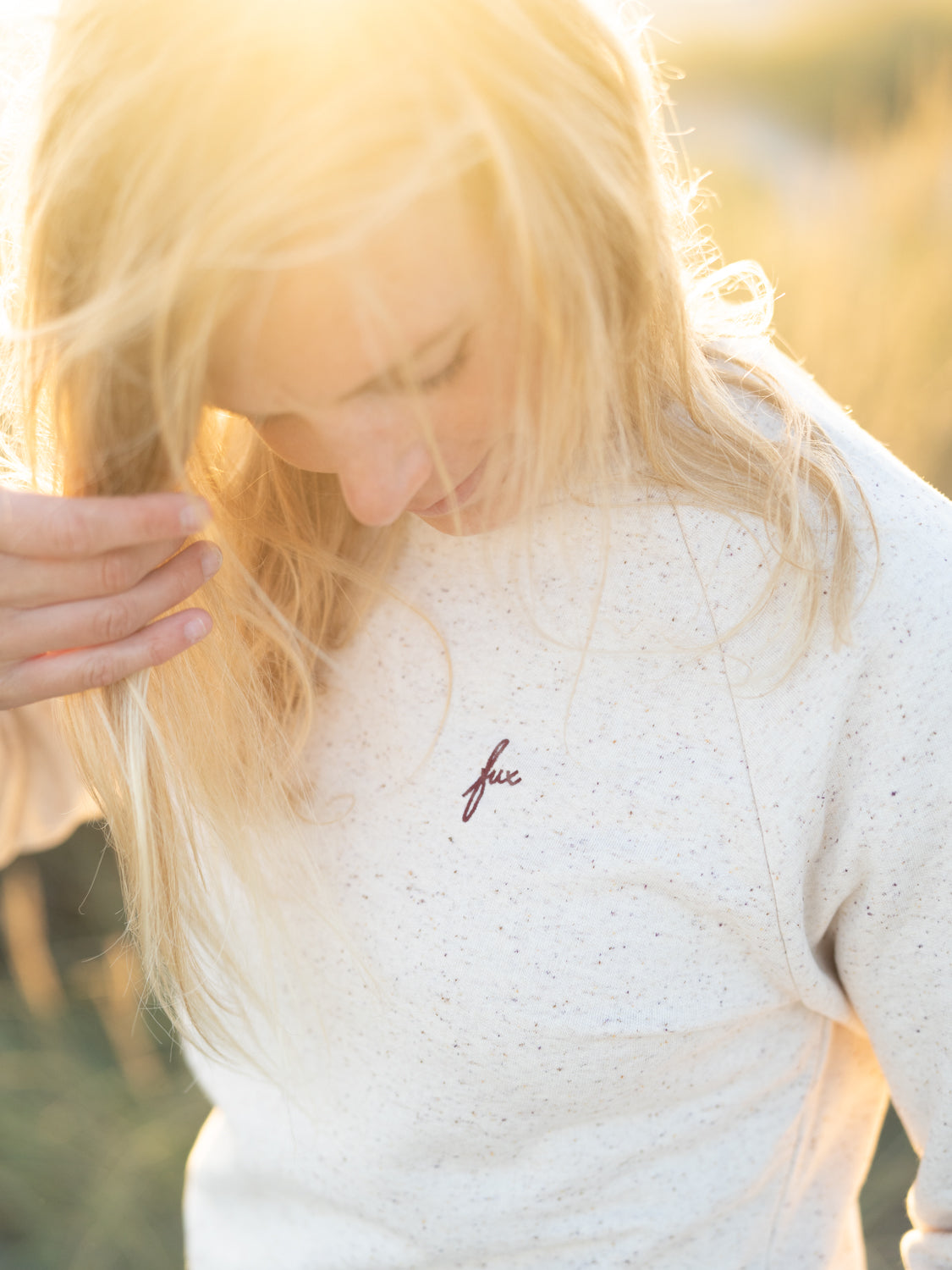 Fair Fashion Frauen Sweater aus 100% Biobaumwolle mit feinen, bunten highlights von FUXBAU in GOTS zertifizierter Biobaumwolle.