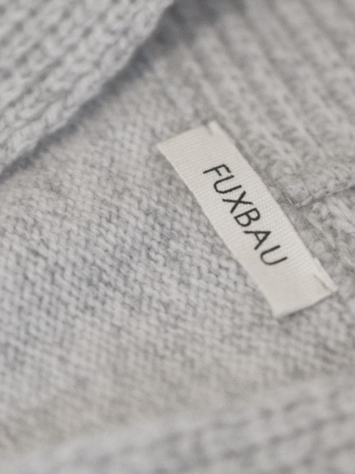 FUXBAU Label im Kragen des Damen Cardigans aus Merinowolle