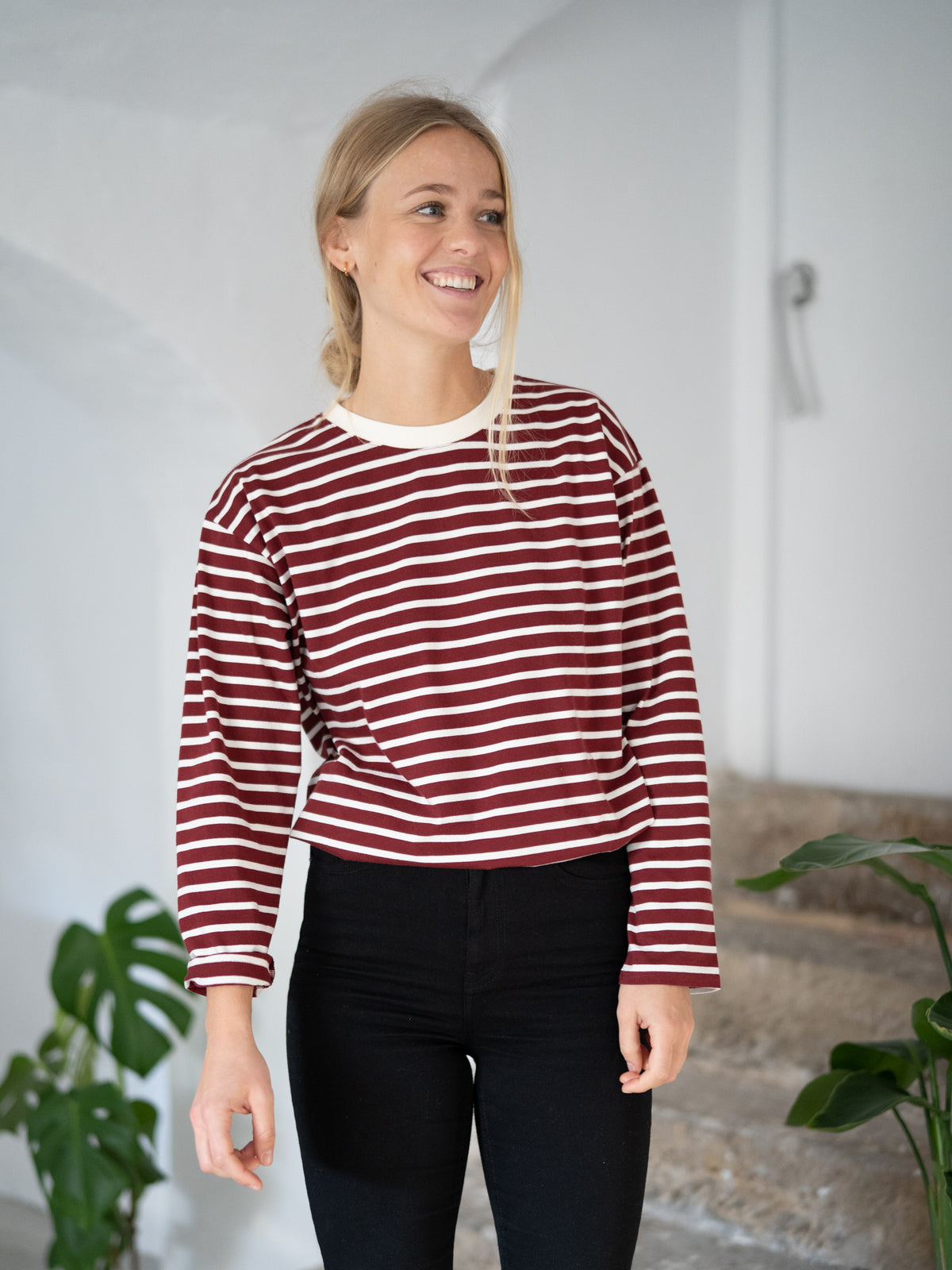 FUXBAU Fair Fashion Frauen Streifen Longsleeve in creme bordeaux aus 100% GOTS zertifizierter Biobaumwolle.