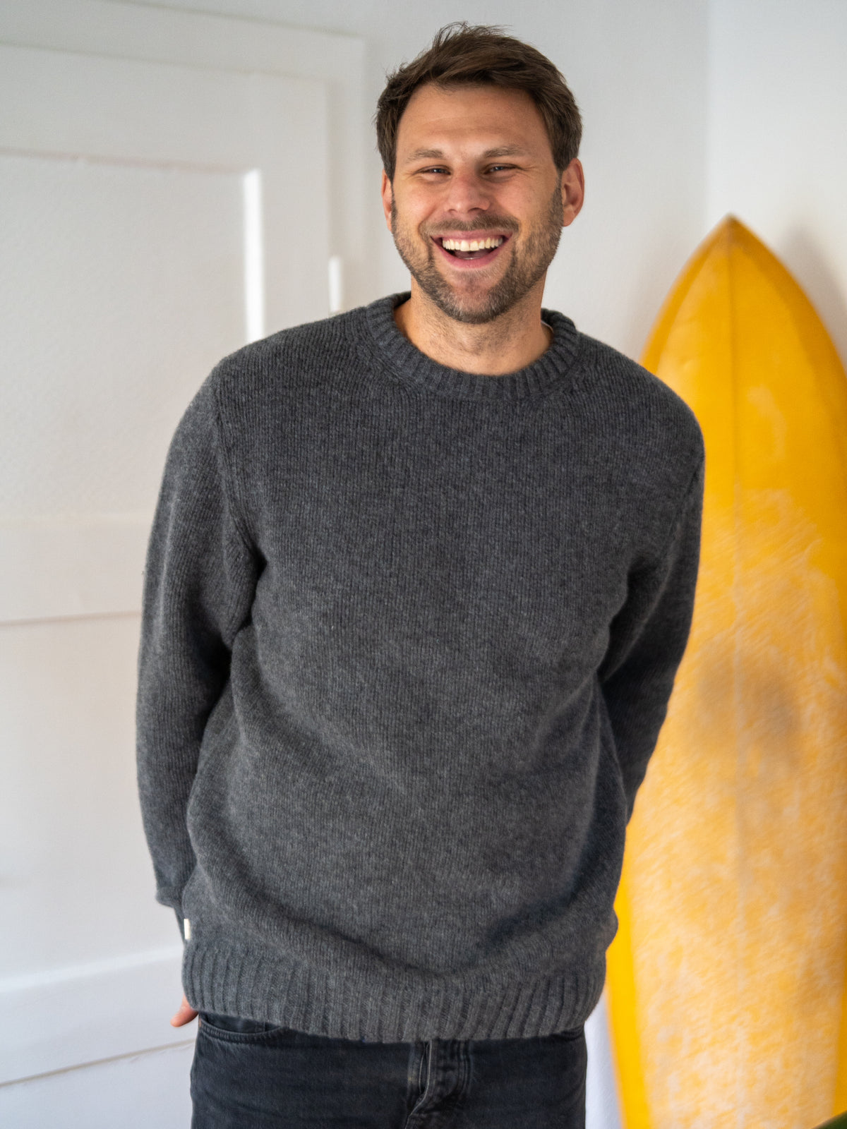 Fair Fashion Männer Strickpullover Made in Italy aus 100% extra weicher Merino Schurwolle. Mulesingfreie Wolle verarbeitet in Deutschland.
