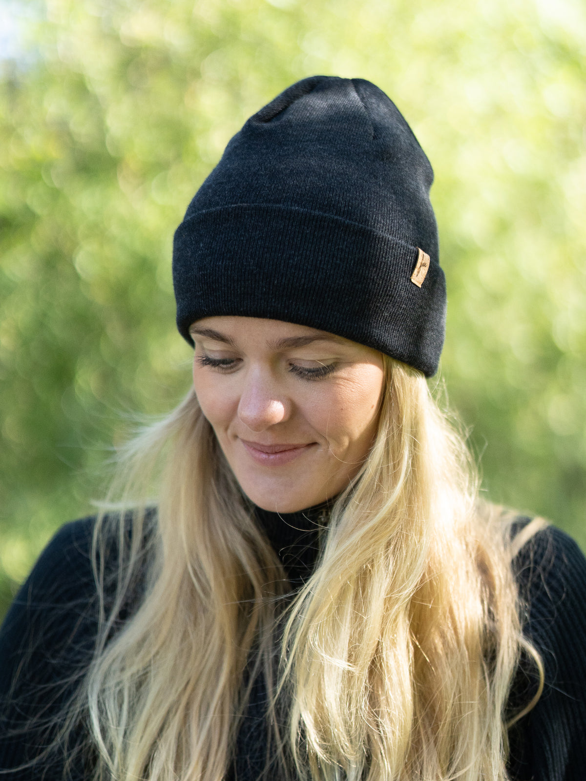 Merino Kork Beanie in Anthrazit – FUXBAU Mütze aus 100% Merinowolle, fair produziert in Deutschland.