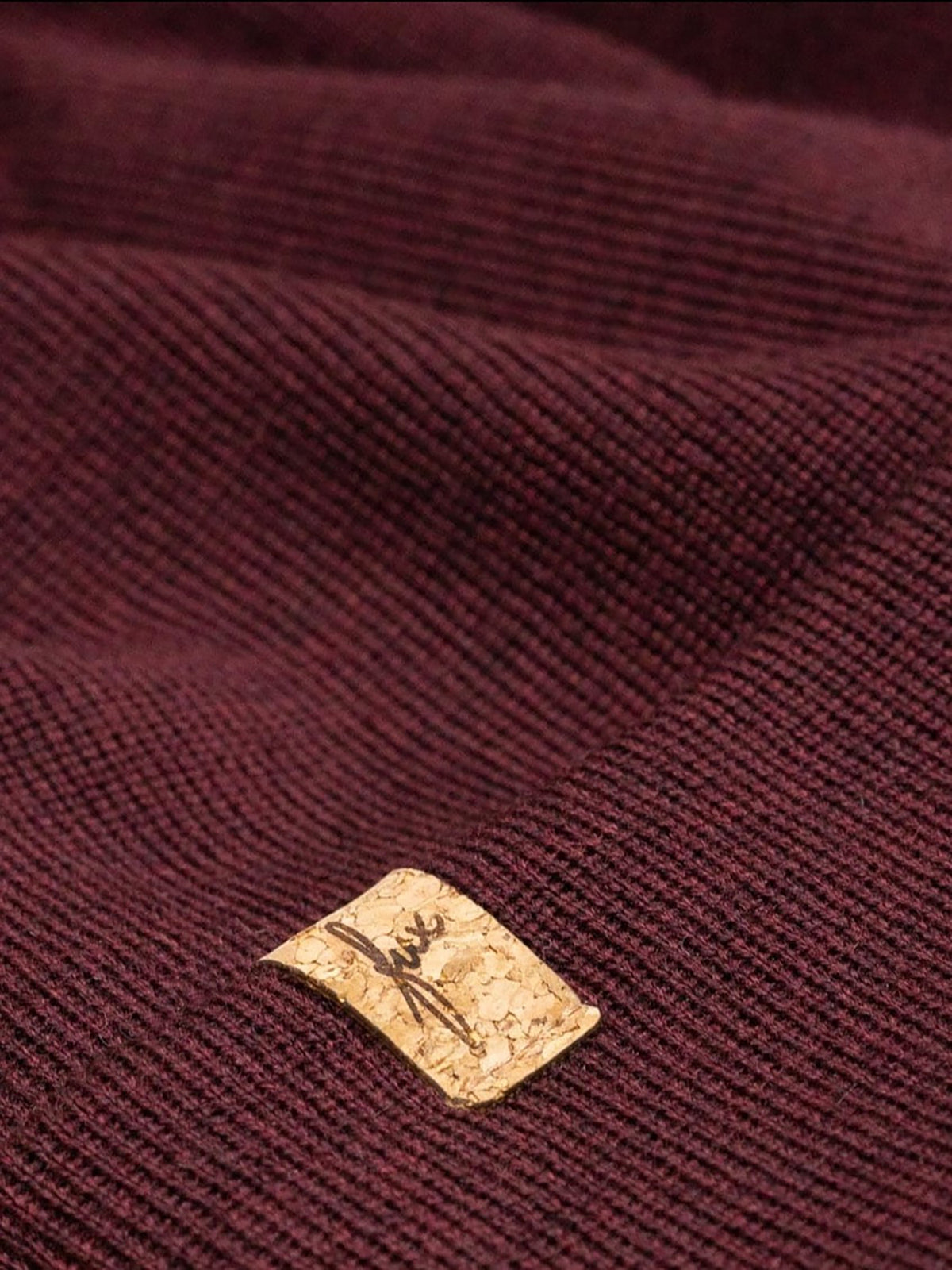 fux Kork Patch unserer Merino Kork Beanie in bordeaux