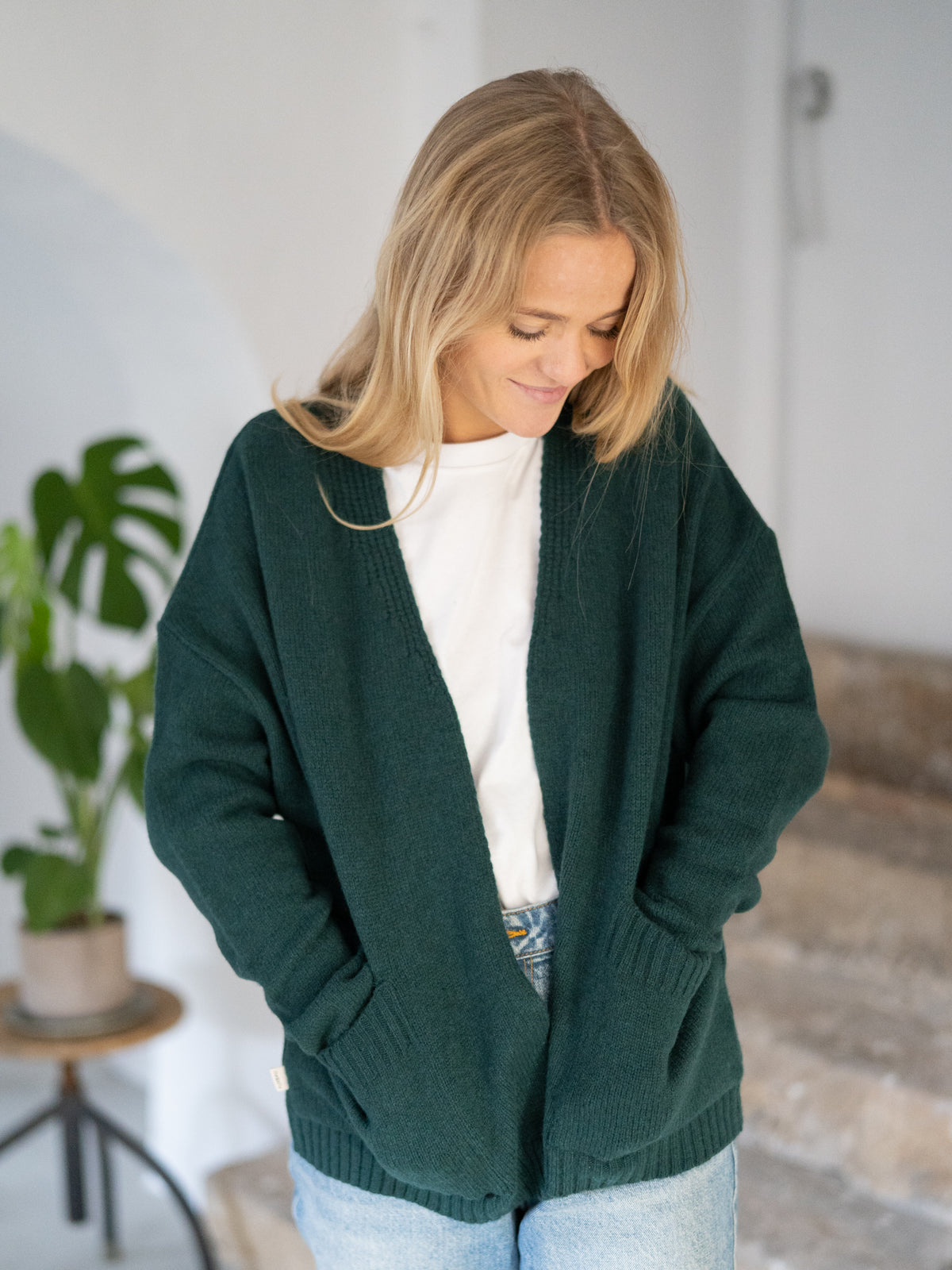 FUXBAU Frauen Oversize  Merino Cardigan in grün regional bei unseren Partnern in Deutschland in einzigartiger Manufaktur-Qualität aus 100% feinster Mouline Merino Schurwolle gestrickt