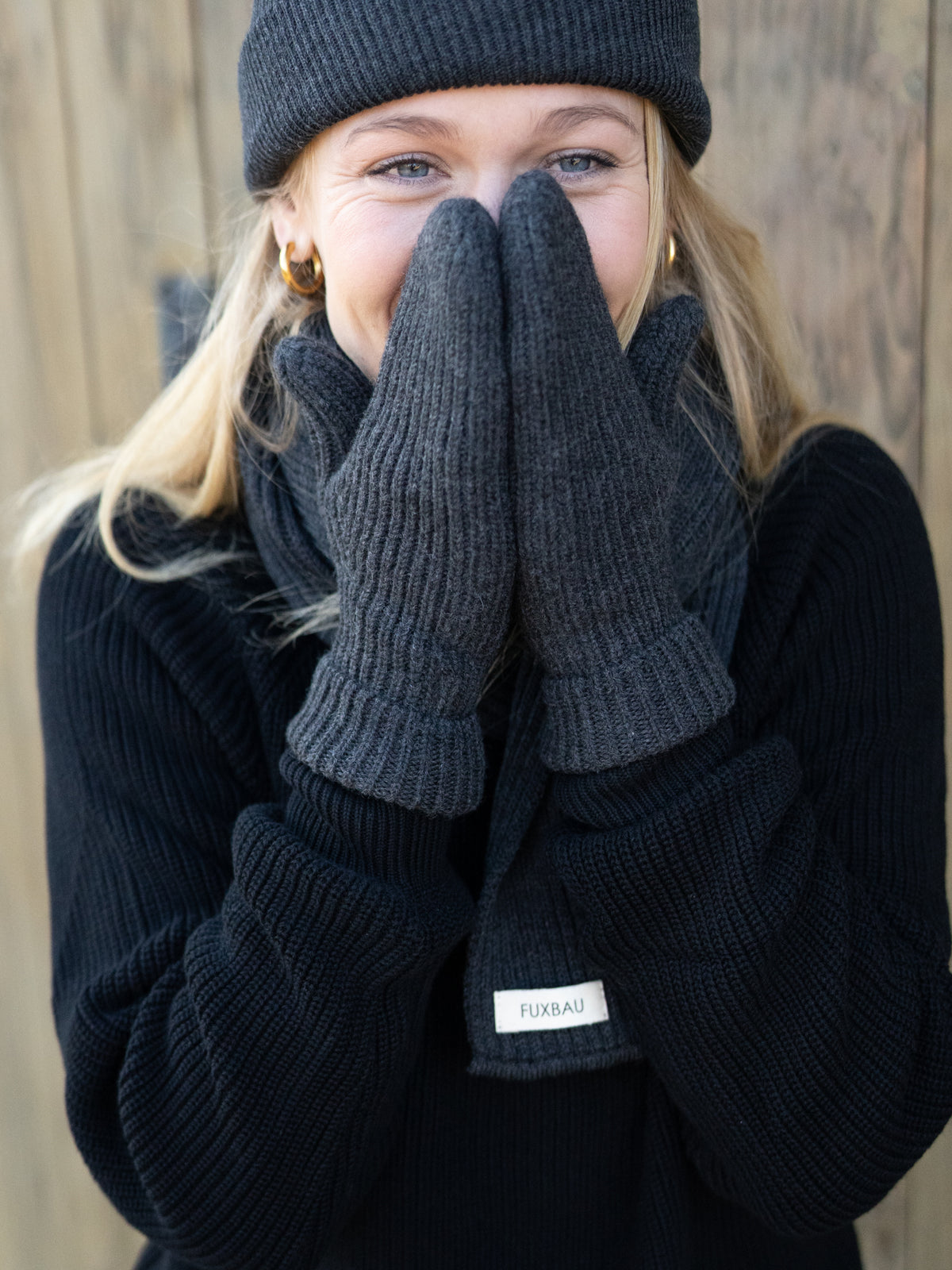 Fair Fashion Merino Strick Fäustlinge aus 100% GOTS zertifizierter Merino Schurwolle in anthrazit von FUXBAU.