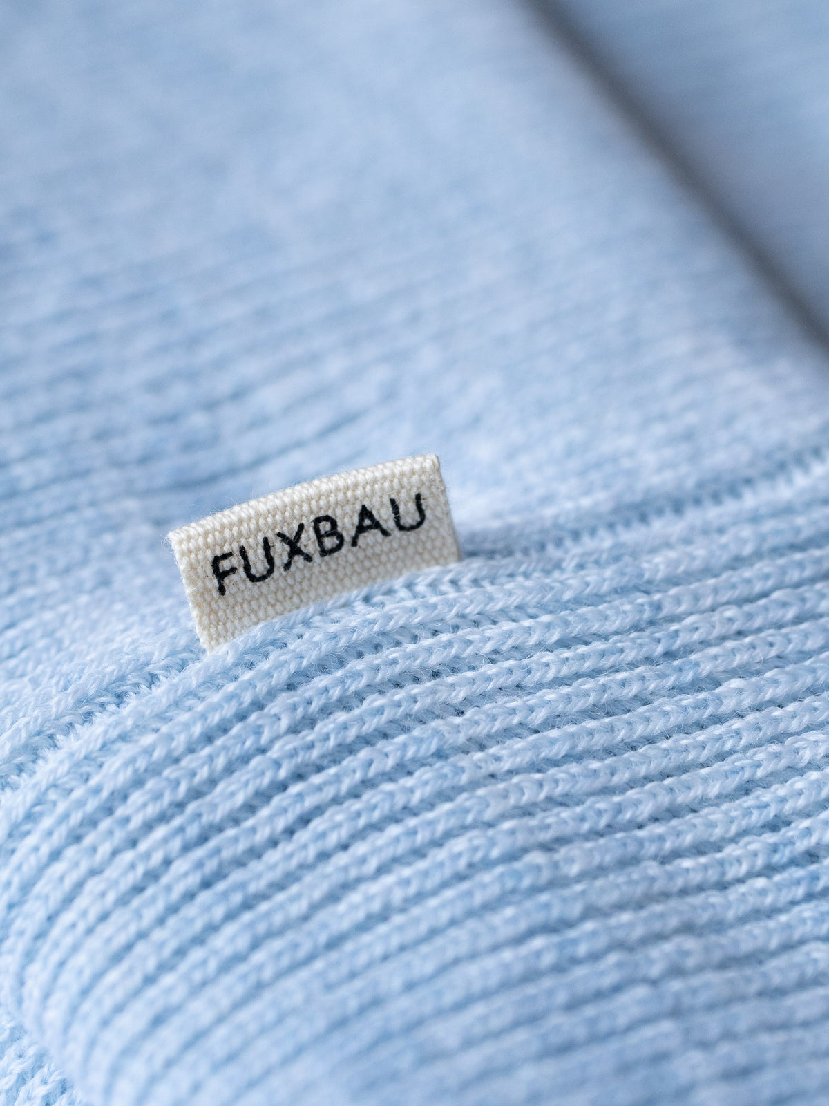 Fair Fashion Merino Strickmütze von FUXBAU aus 100% GOTS zertifizierter Wolle Made in Germany in der Farbe Eisblau.
