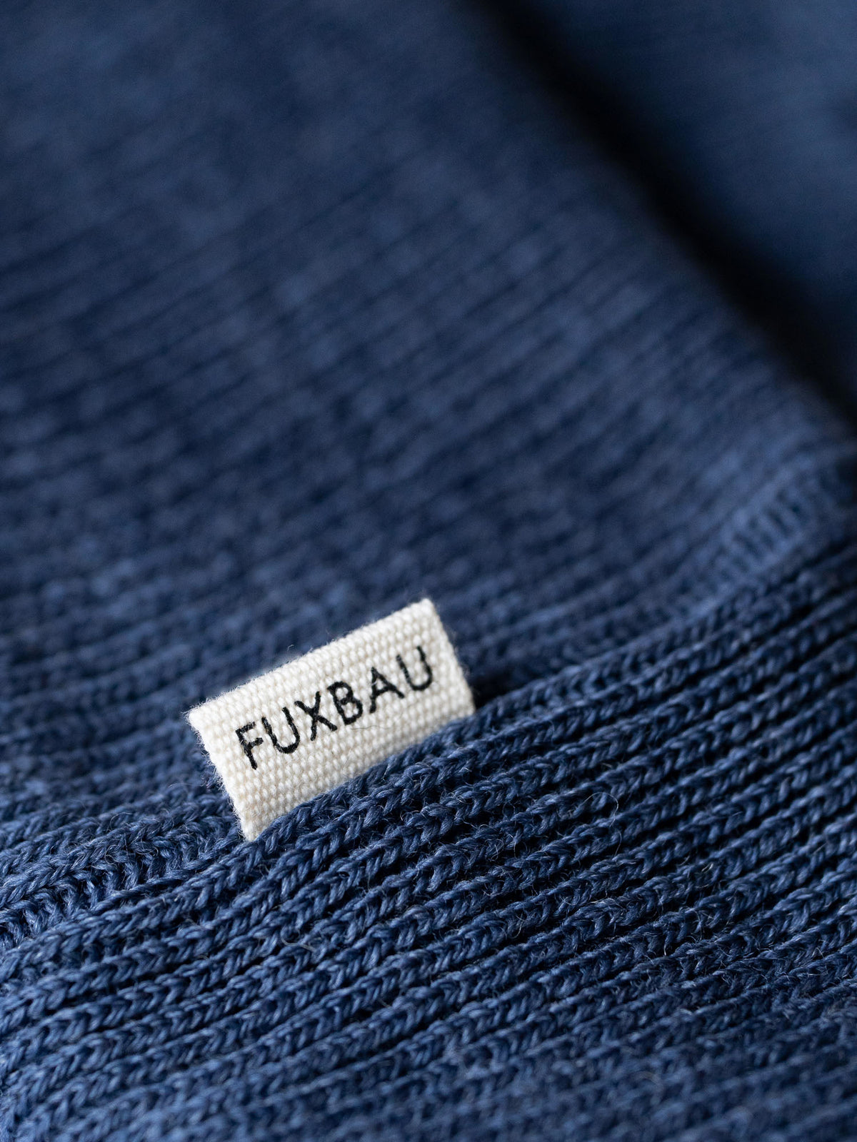 Detail der Sideflag der Strickmütze aus 100% GOTS zertifizierter Merinowolle von FUXBAU