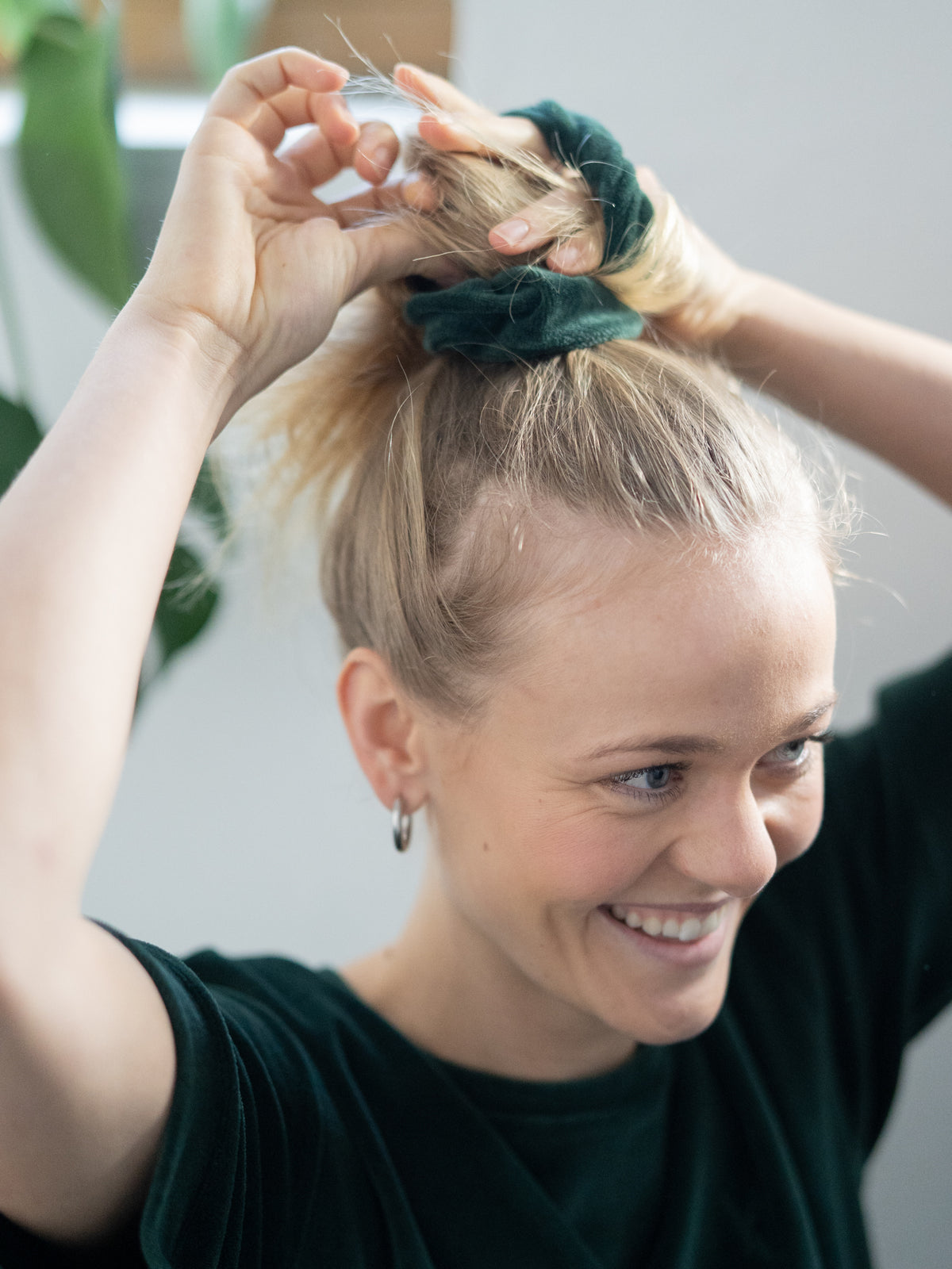 Das Upcycling-Produkt wird aus den Schnittresten unserer Samt Kollektion gefertigt und trägt so zur Reduzierung von Reststoffen bei.