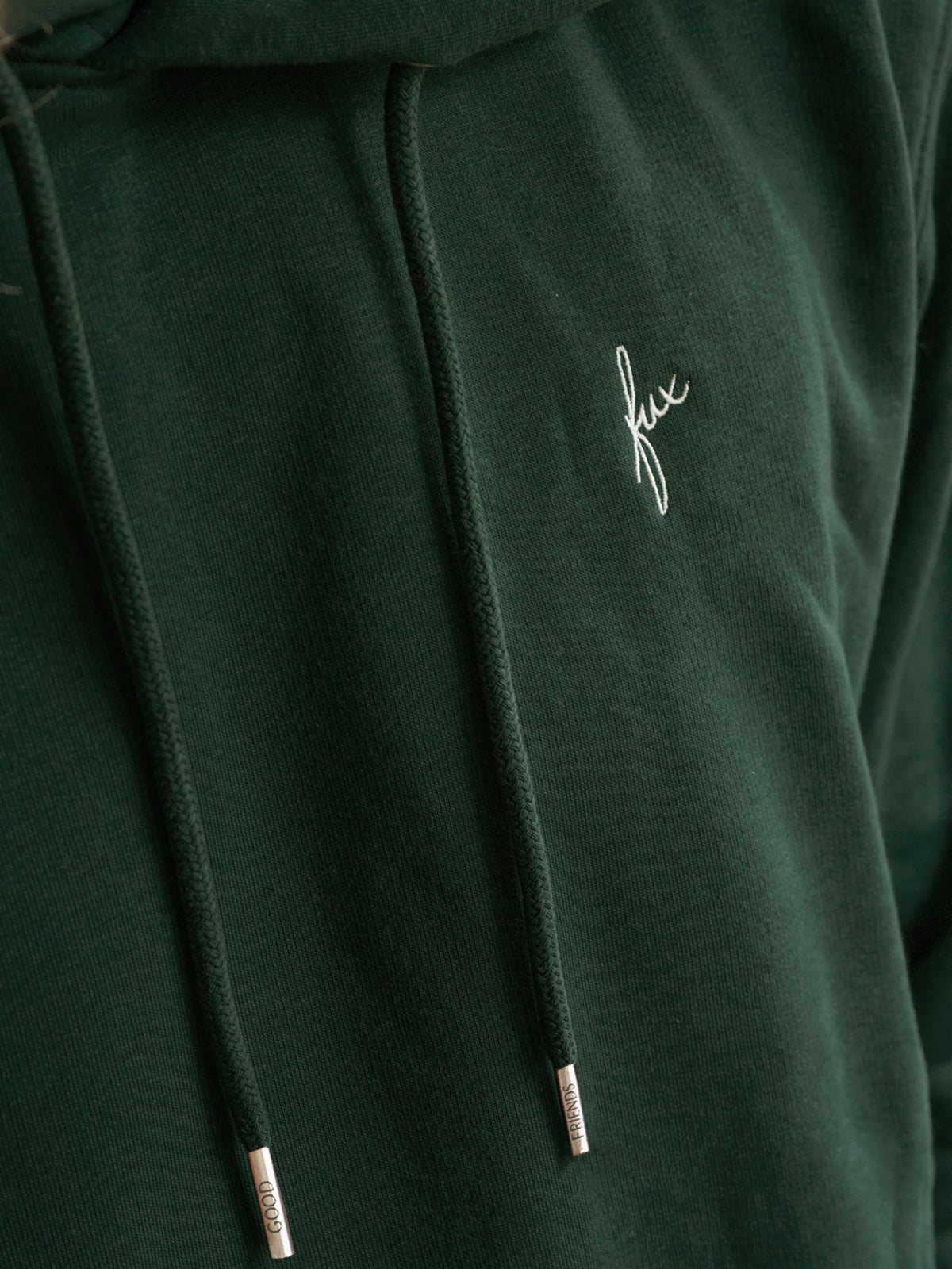 Hochwertiger Hoodie in grün aus 100% Biobaumwolle, GOTS zertifiziert und made in Portugal