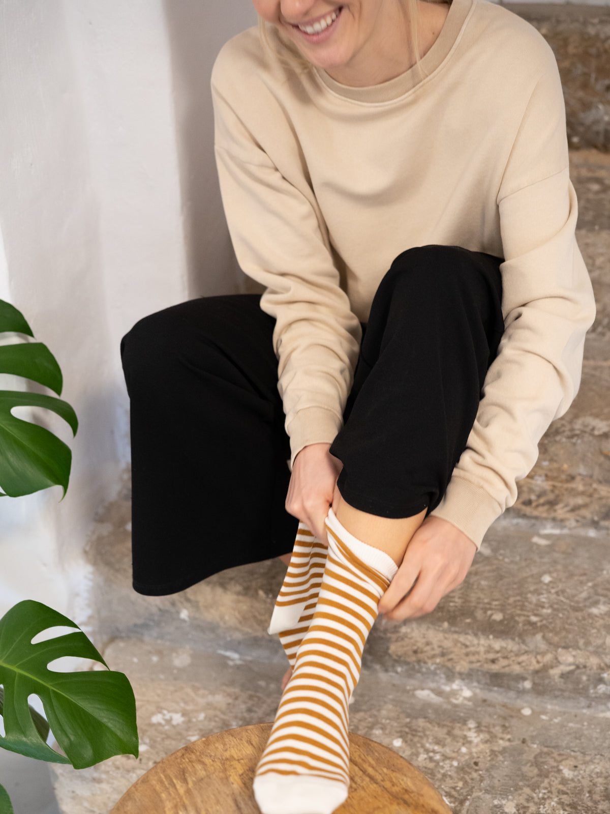 Fair Fashion Unisex Socken von FUXBAU in cremeweiss senf im 2er Pack gestreift aus 100% Biobaumwolle.
