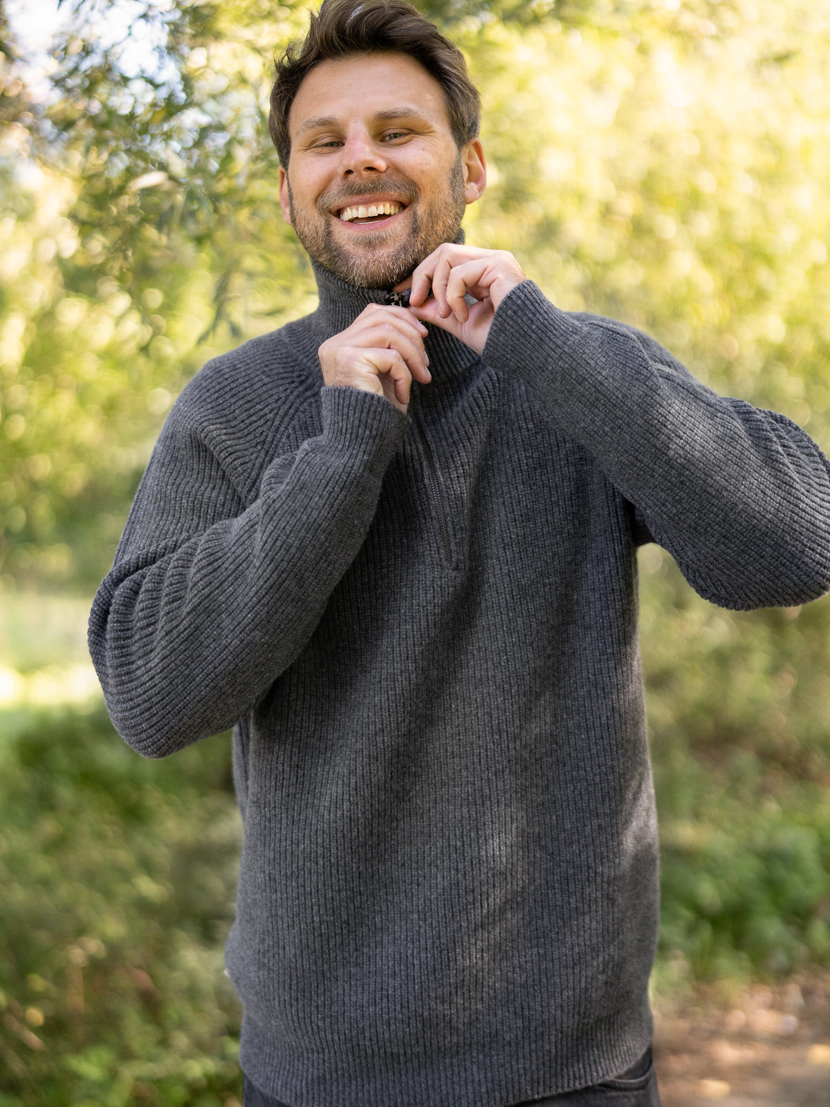 Dunkelgrauer Merino Troyer für Männer mit Zip-Kragen – Wollpullover.
