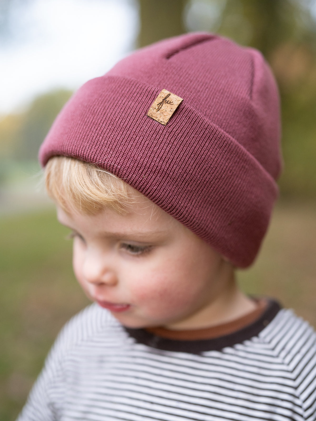 FUXBAU Kinder Merino Kork Beanie in Weinrot – gemütliche, fair produzierte Wollmütze Made in Germany