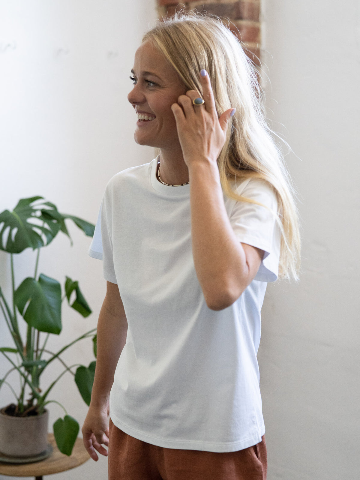 Faires Frauen Basic T-Shirt in weiß von FUXBAU aus 100% Biobaumwolle und made in Portugal