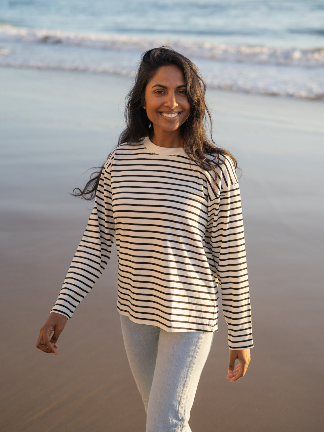 FUXBAU Fair Fashion Frauen Longsleeve in schwarz weiss aus GOTS zertifizierter Biobaumwolle.
